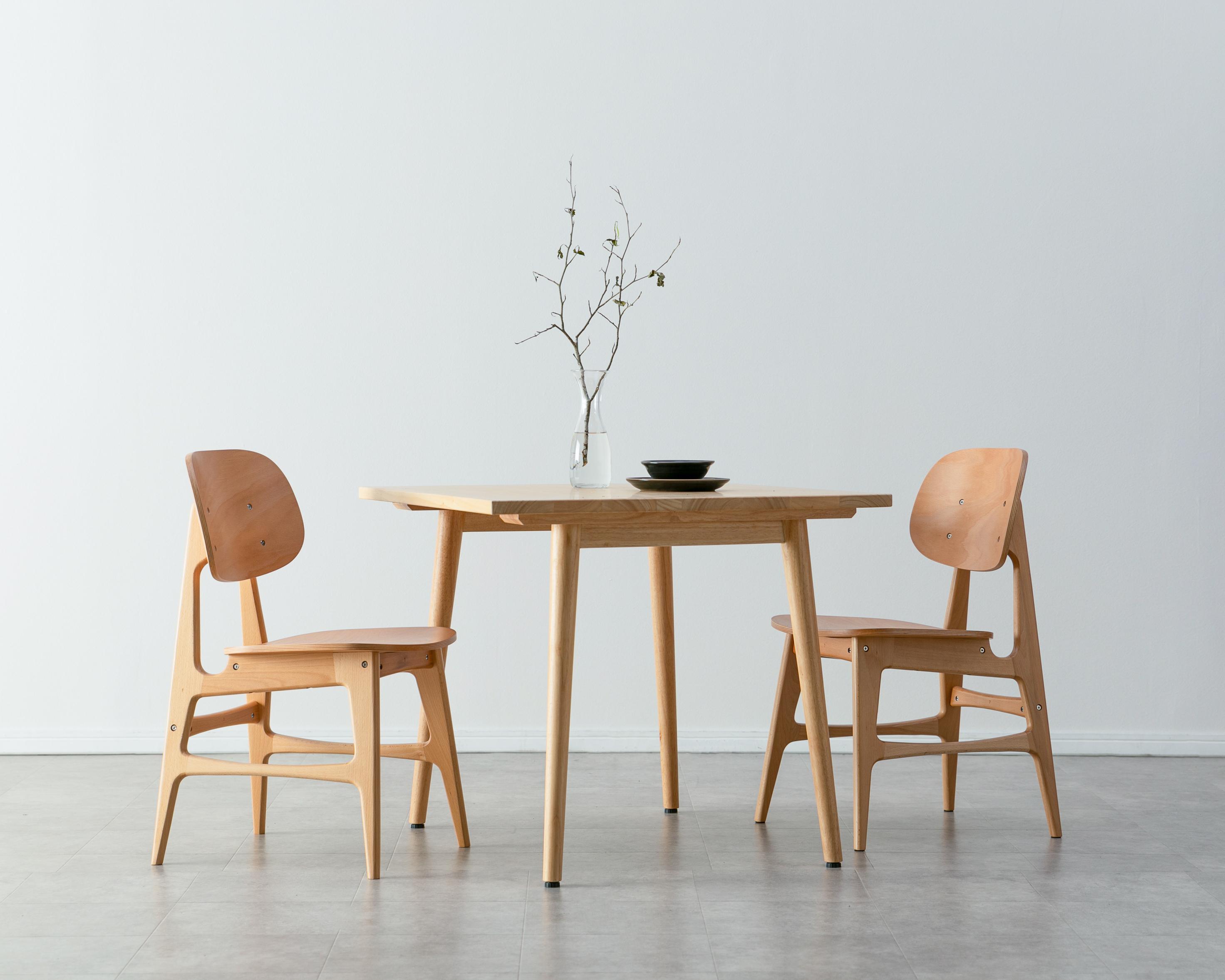温かみのある部屋にする天然木の家具
